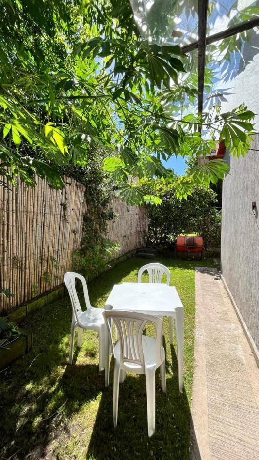 CASA CON DEPTOS EN VENTA EN VALERIA DEL MAR