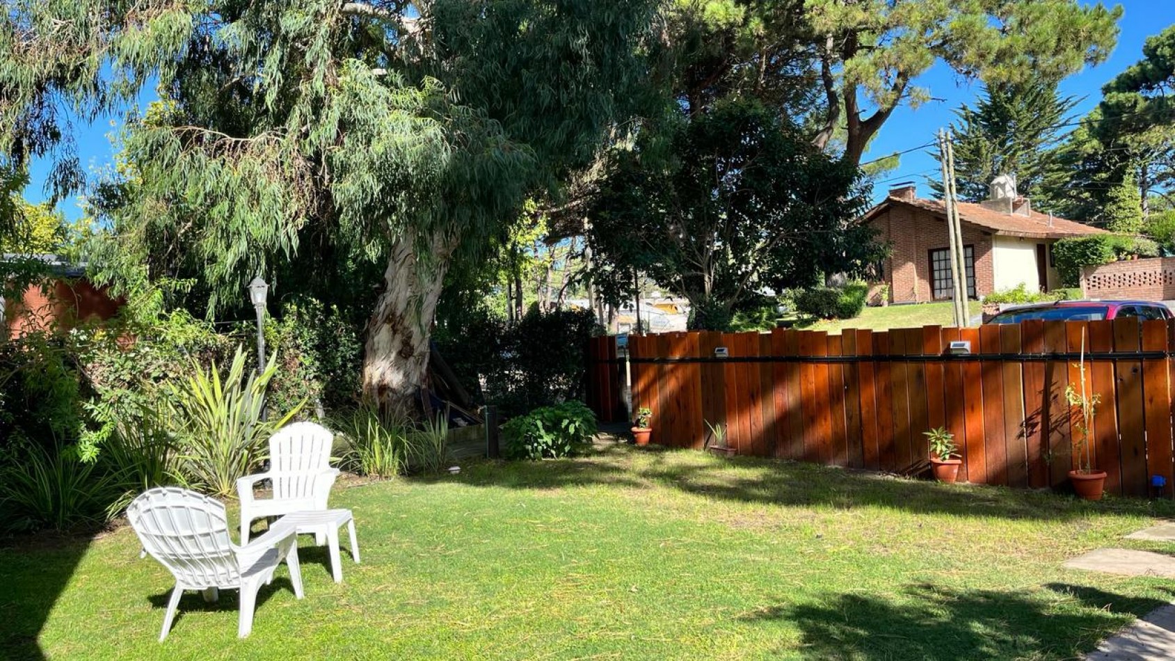 CASA CON DEPTOS EN VENTA EN VALERIA DEL MAR