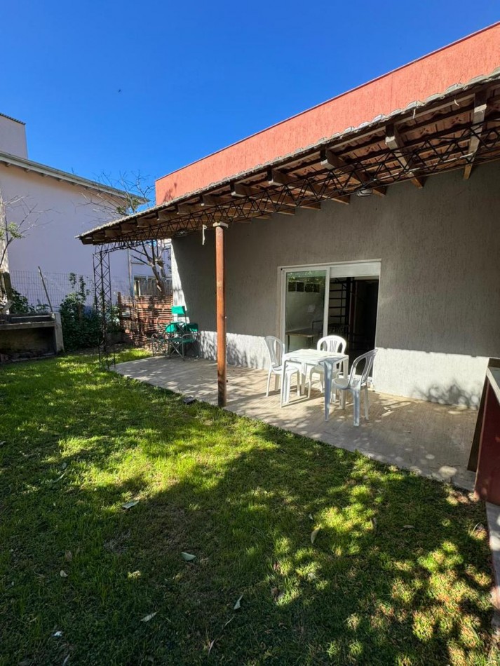 CASA CON DEPTOS EN VENTA EN VALERIA DEL MAR