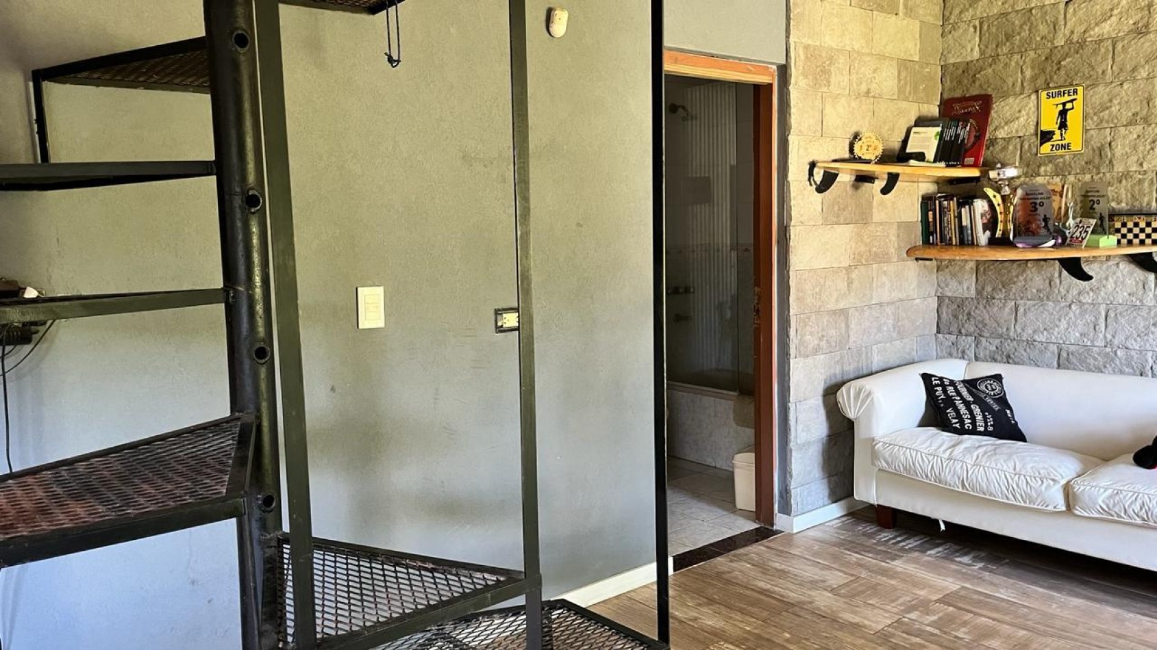 CASA CON DEPTOS EN VENTA EN VALERIA DEL MAR