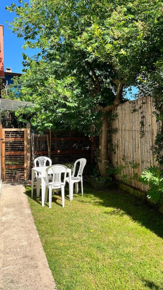 CASA CON DEPTOS EN VENTA EN VALERIA DEL MAR