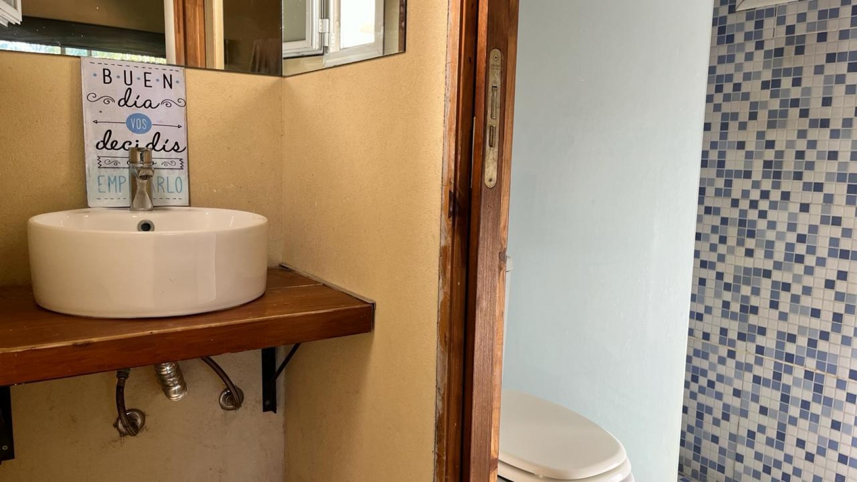 CASA CON DEPTOS EN VENTA EN VALERIA DEL MAR
