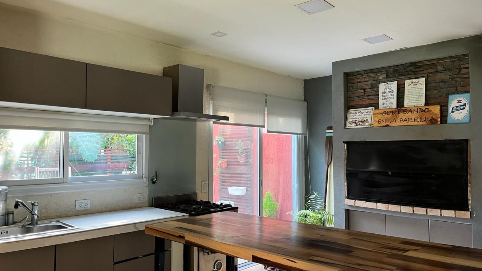 CASA CON DEPTOS EN VENTA EN VALERIA DEL MAR