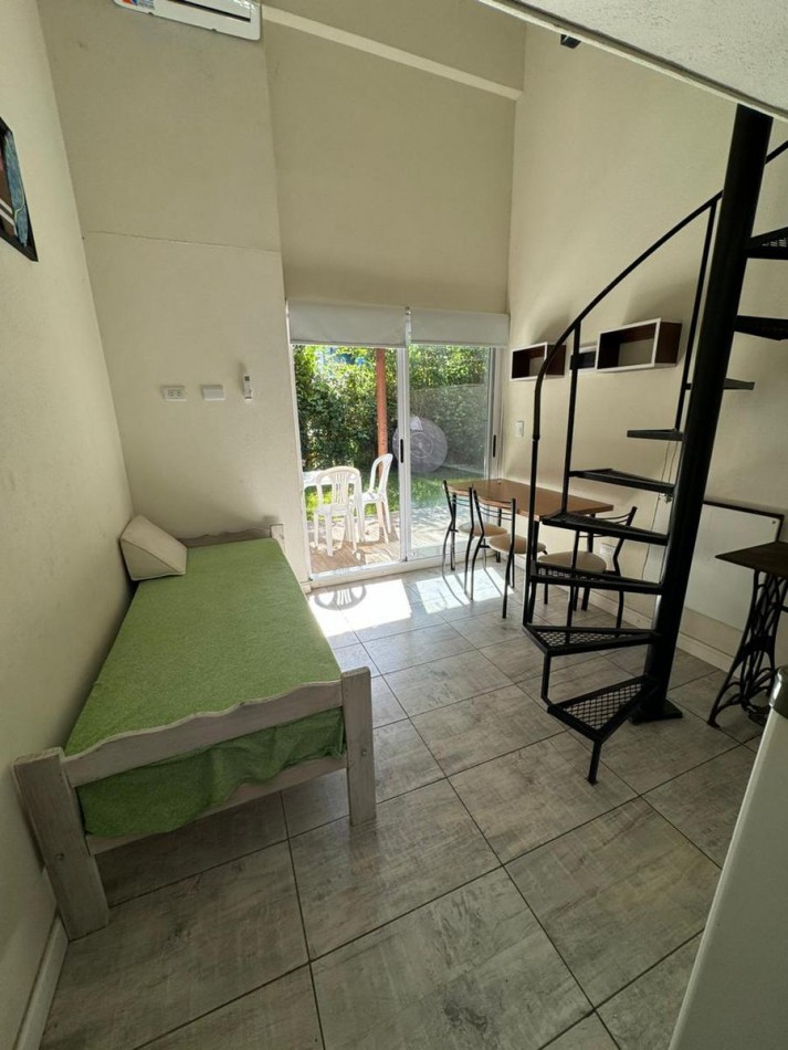 CASA CON DEPTOS EN VENTA EN VALERIA DEL MAR