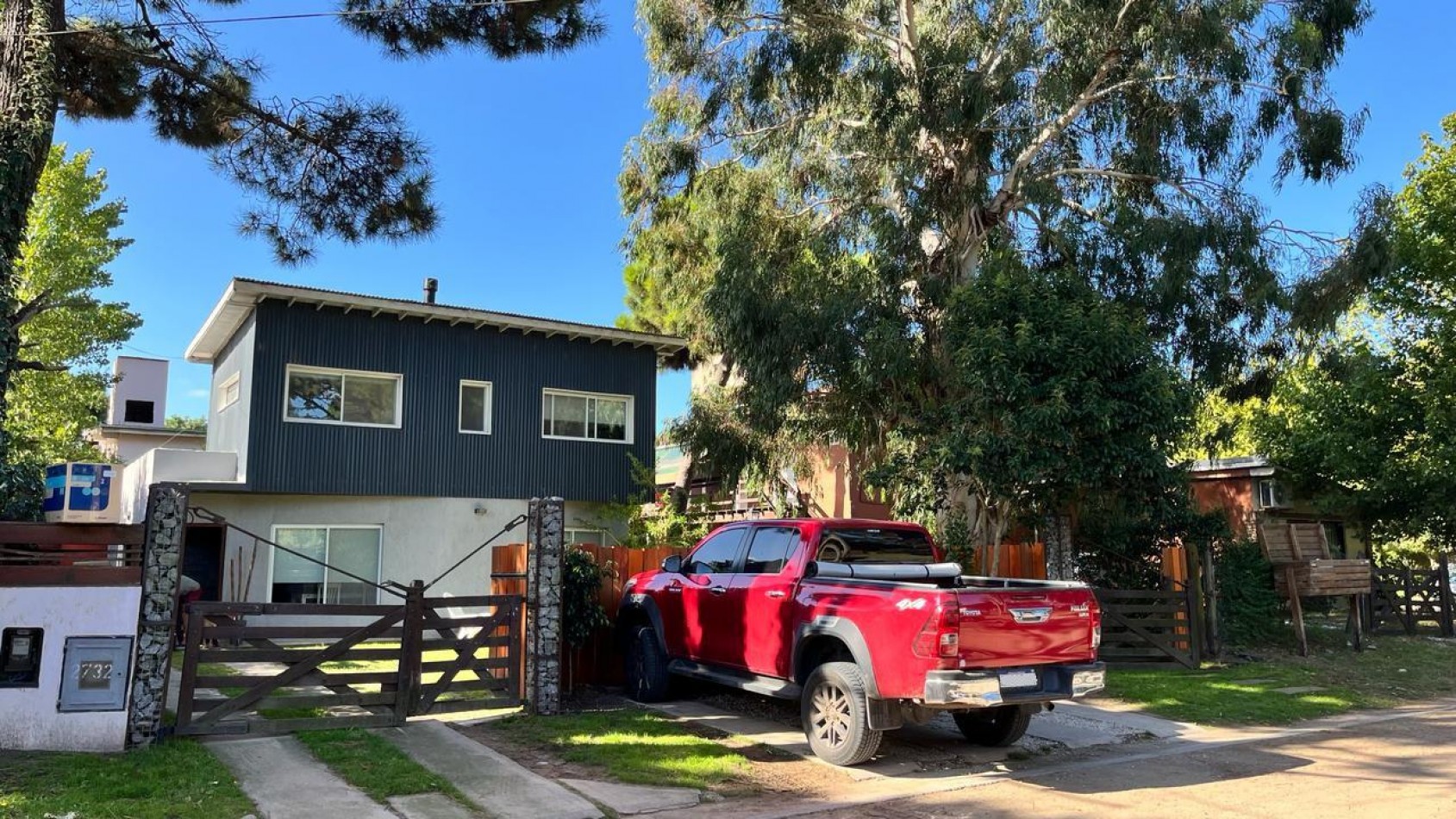 CASA CON DEPTOS EN VENTA EN VALERIA DEL MAR