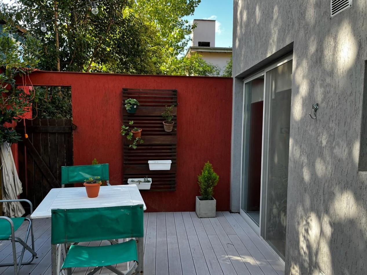 CASA CON DEPTOS EN VENTA EN VALERIA DEL MAR