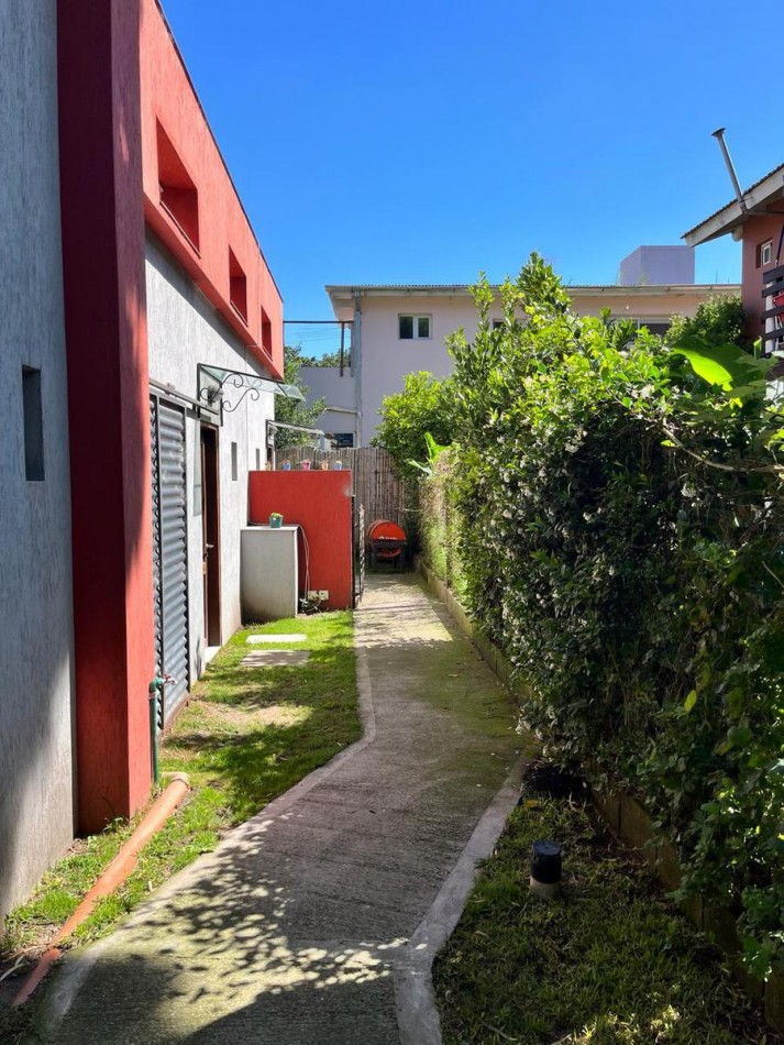 CASA CON DEPTOS EN VENTA EN VALERIA DEL MAR