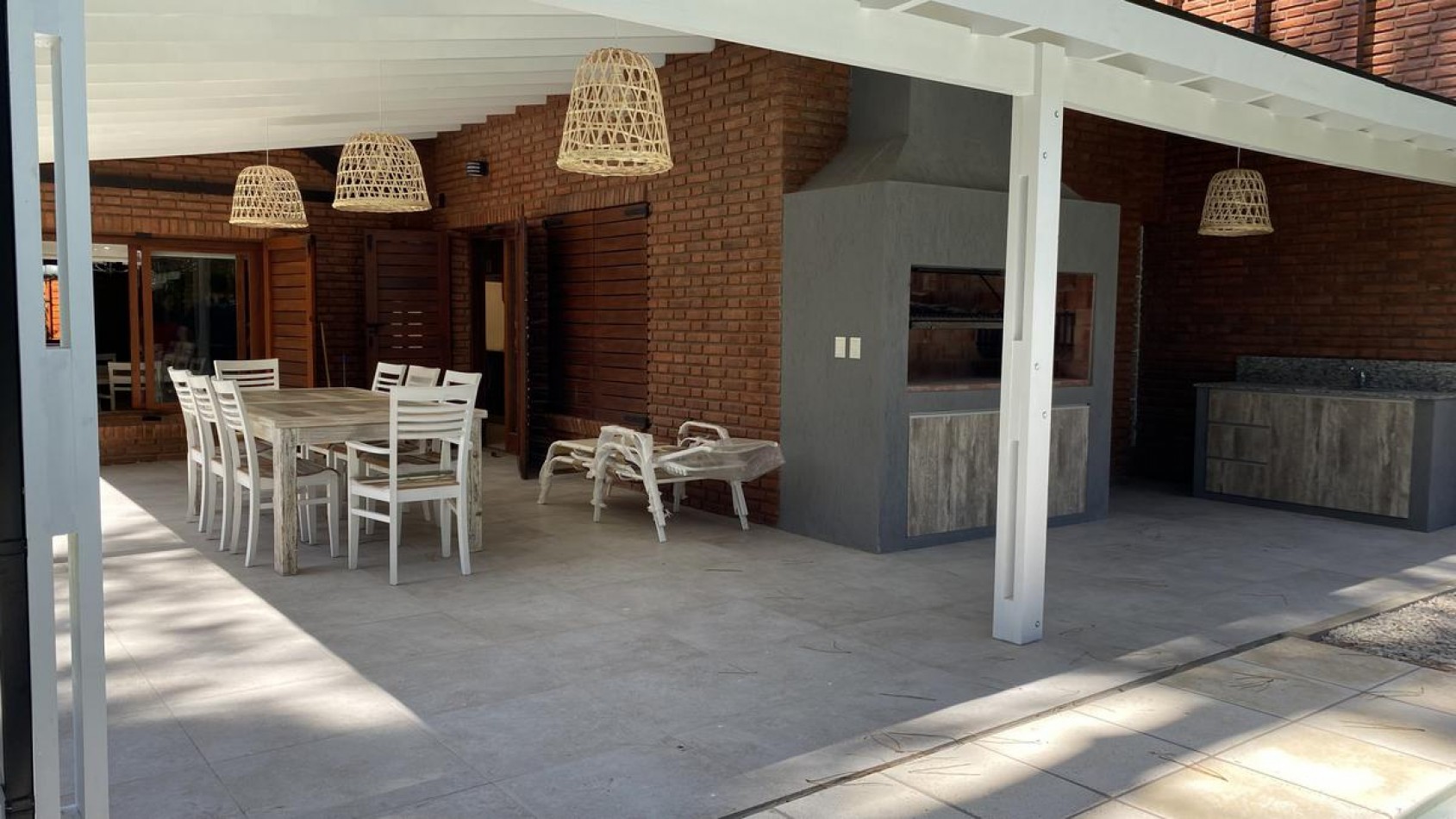 Casa en venta  RECICLADA A NUEVO en Carilo