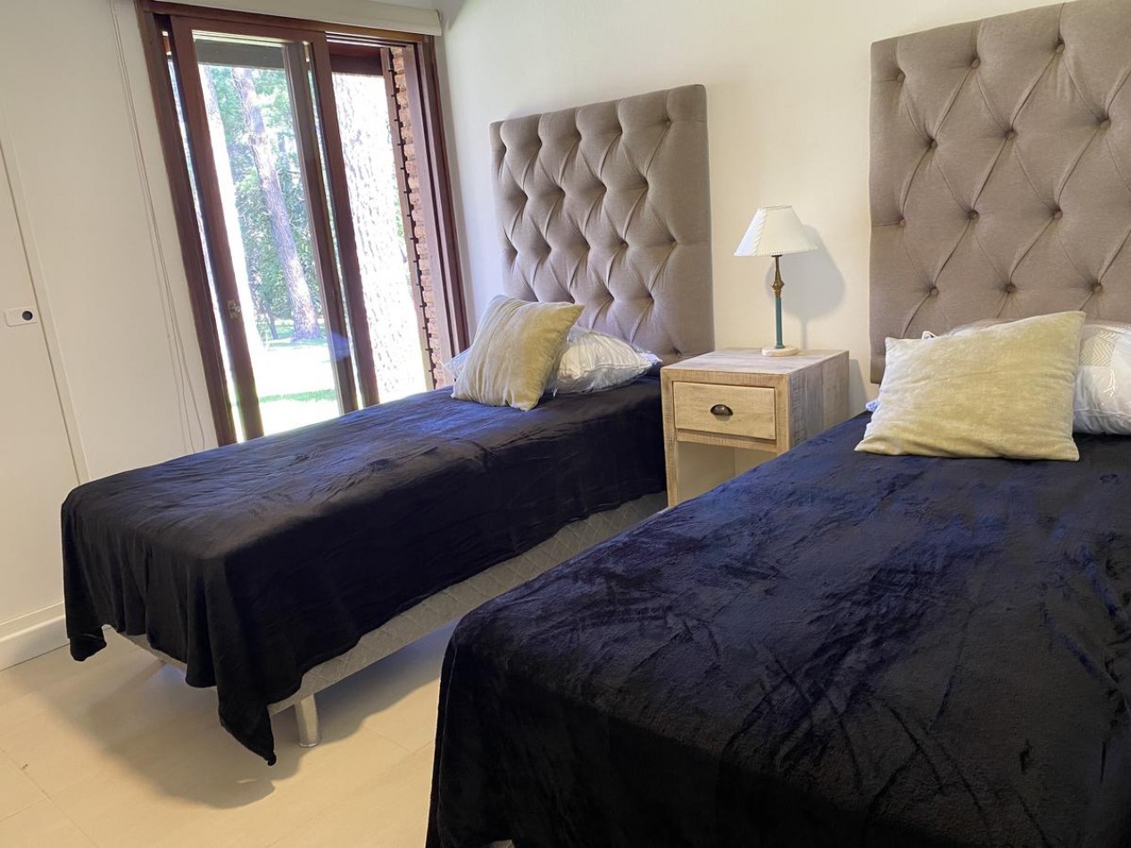 Casa en venta  RECICLADA A NUEVO en Carilo