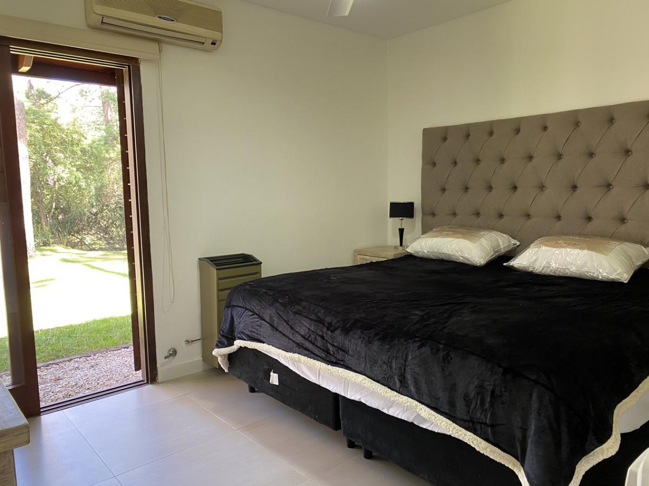 Casa en venta  RECICLADA A NUEVO en Carilo