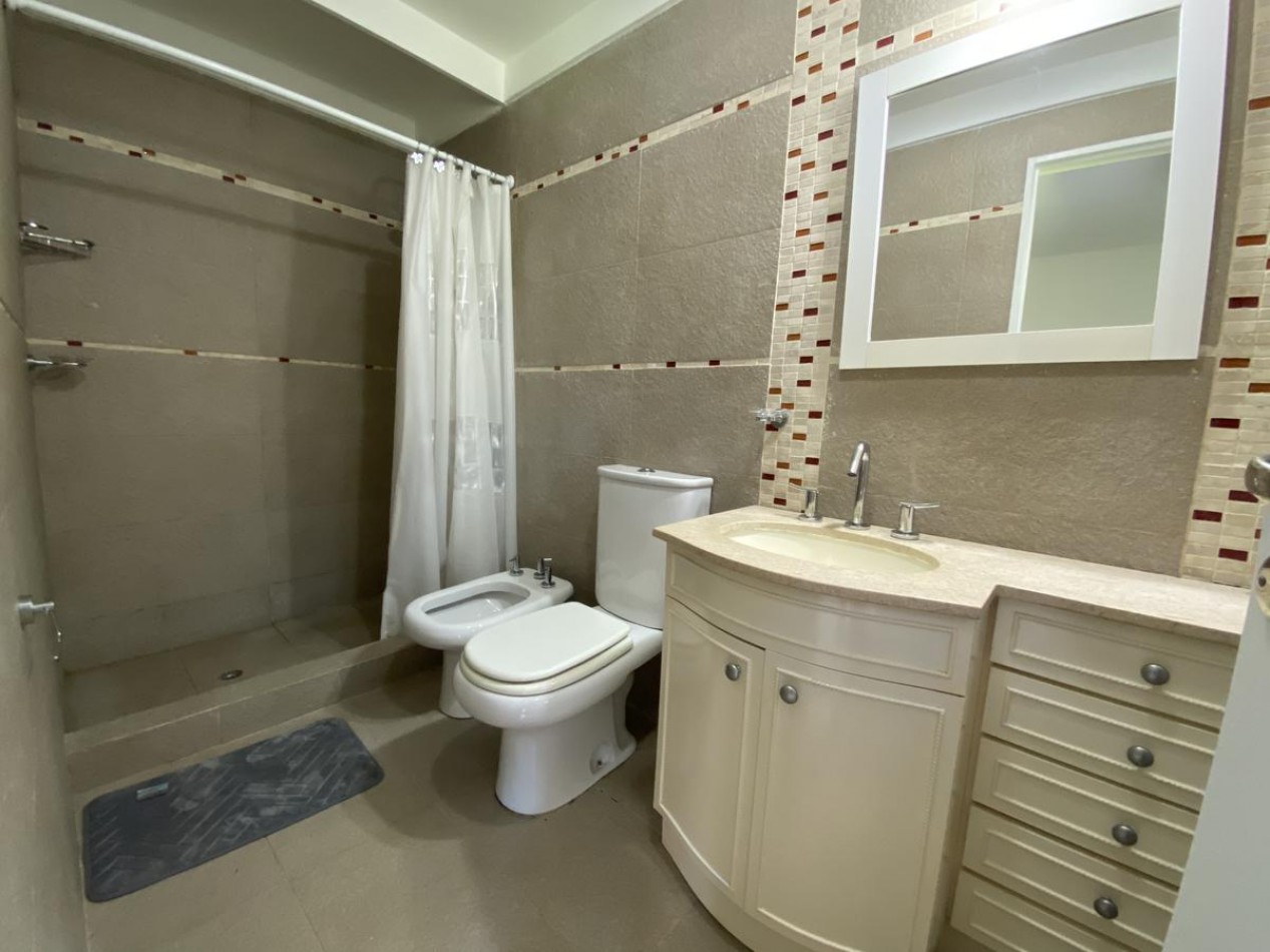 Casa en venta  RECICLADA A NUEVO en Carilo