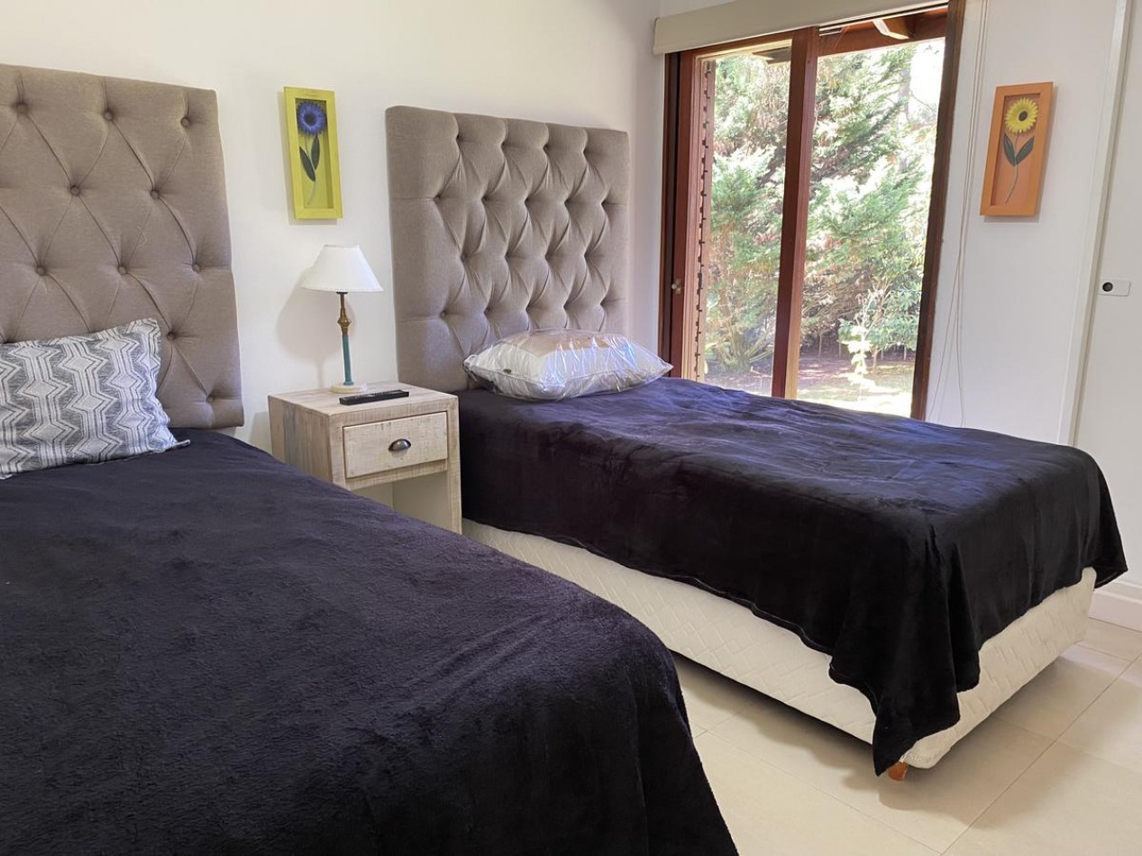 Casa en venta  RECICLADA A NUEVO en Carilo