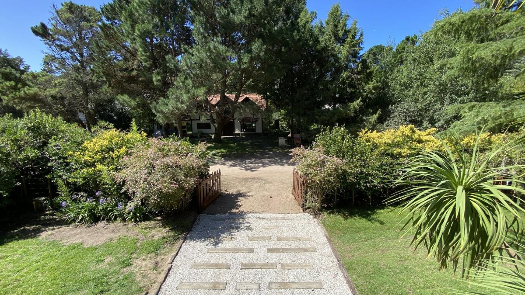 Casa en venta  RECICLADA A NUEVO en Carilo