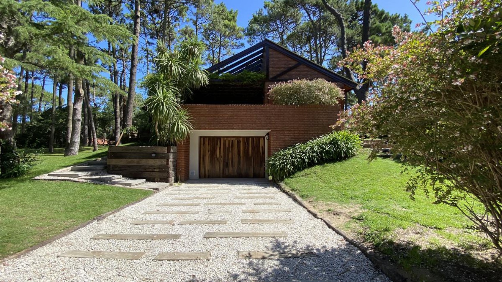 Casa en venta  RECICLADA A NUEVO en Carilo
