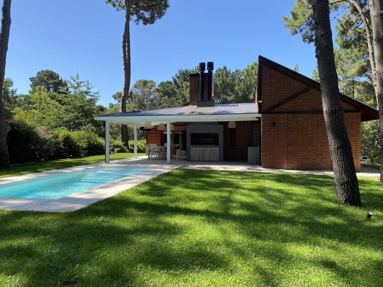 Casa en venta  RECICLADA A NUEVO en Carilo