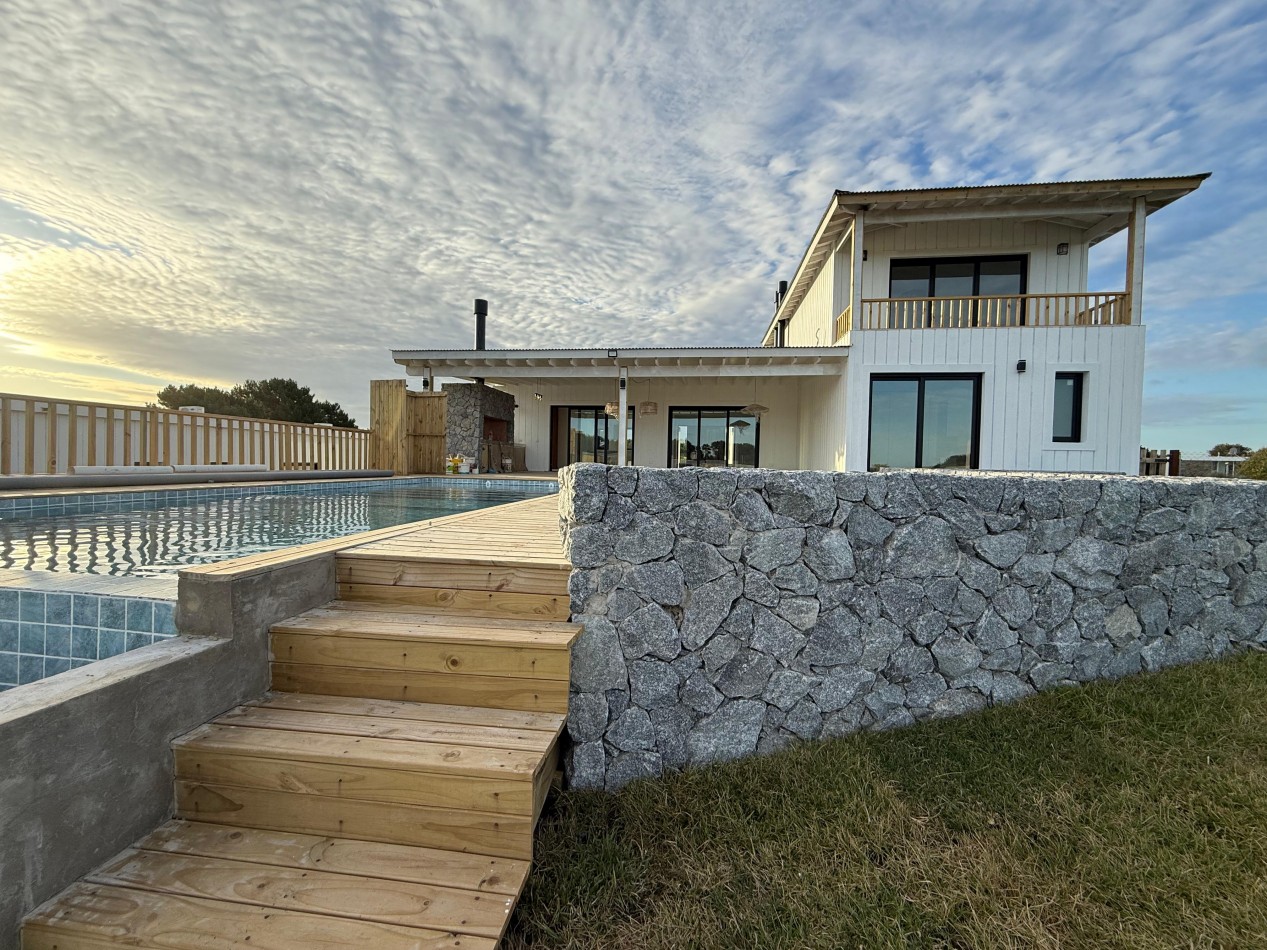 CASA EN VENTA EN COSTA ESMERALDA