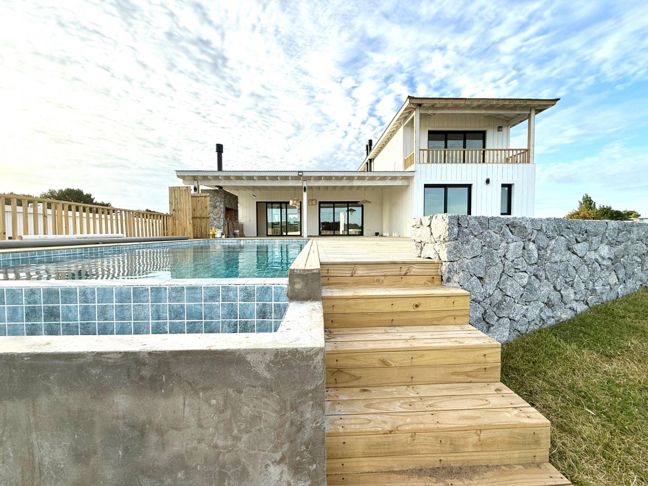 CASA EN VENTA EN COSTA ESMERALDA