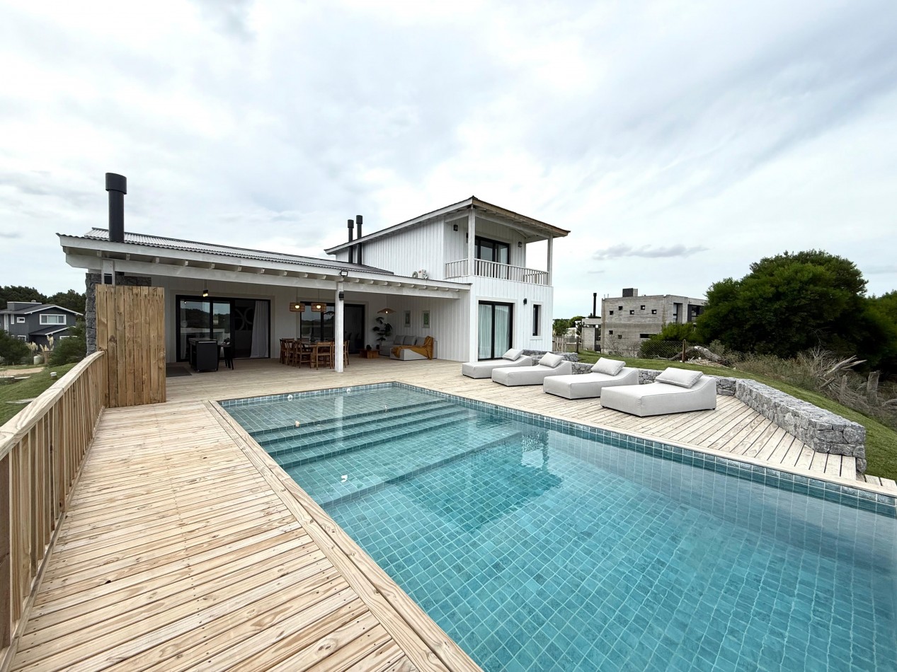 CASA EN VENTA EN COSTA ESMERALDA