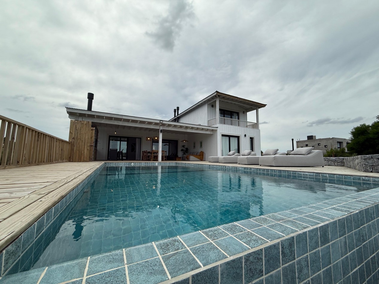 CASA EN VENTA EN COSTA ESMERALDA