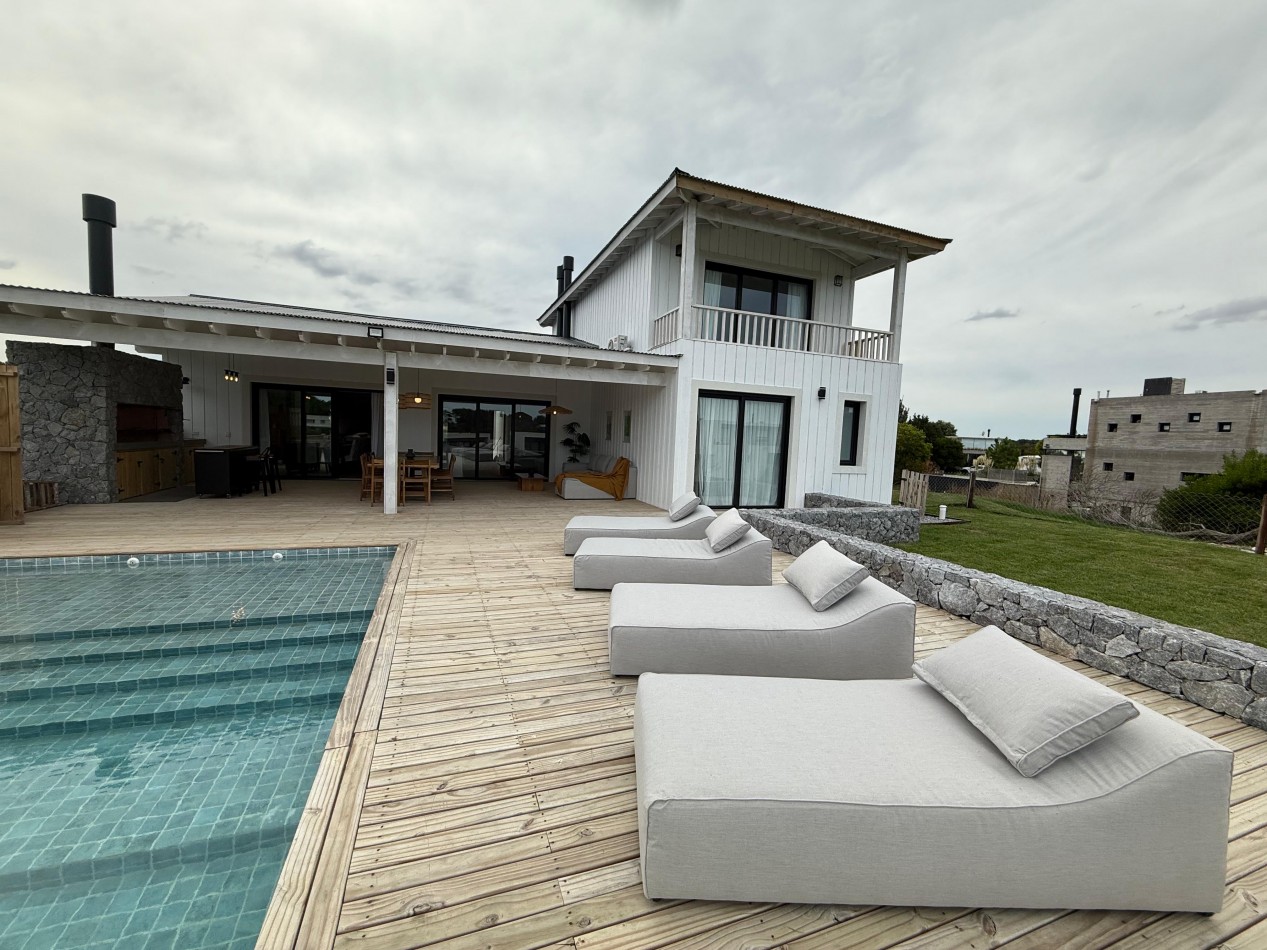 CASA EN VENTA EN COSTA ESMERALDA