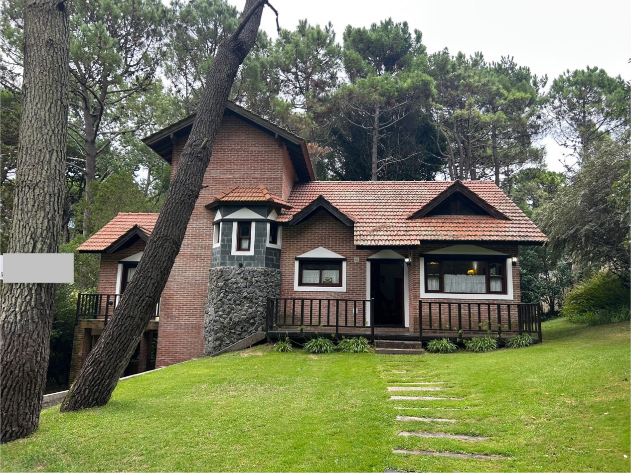 CASA EN VENTA EN CARILO