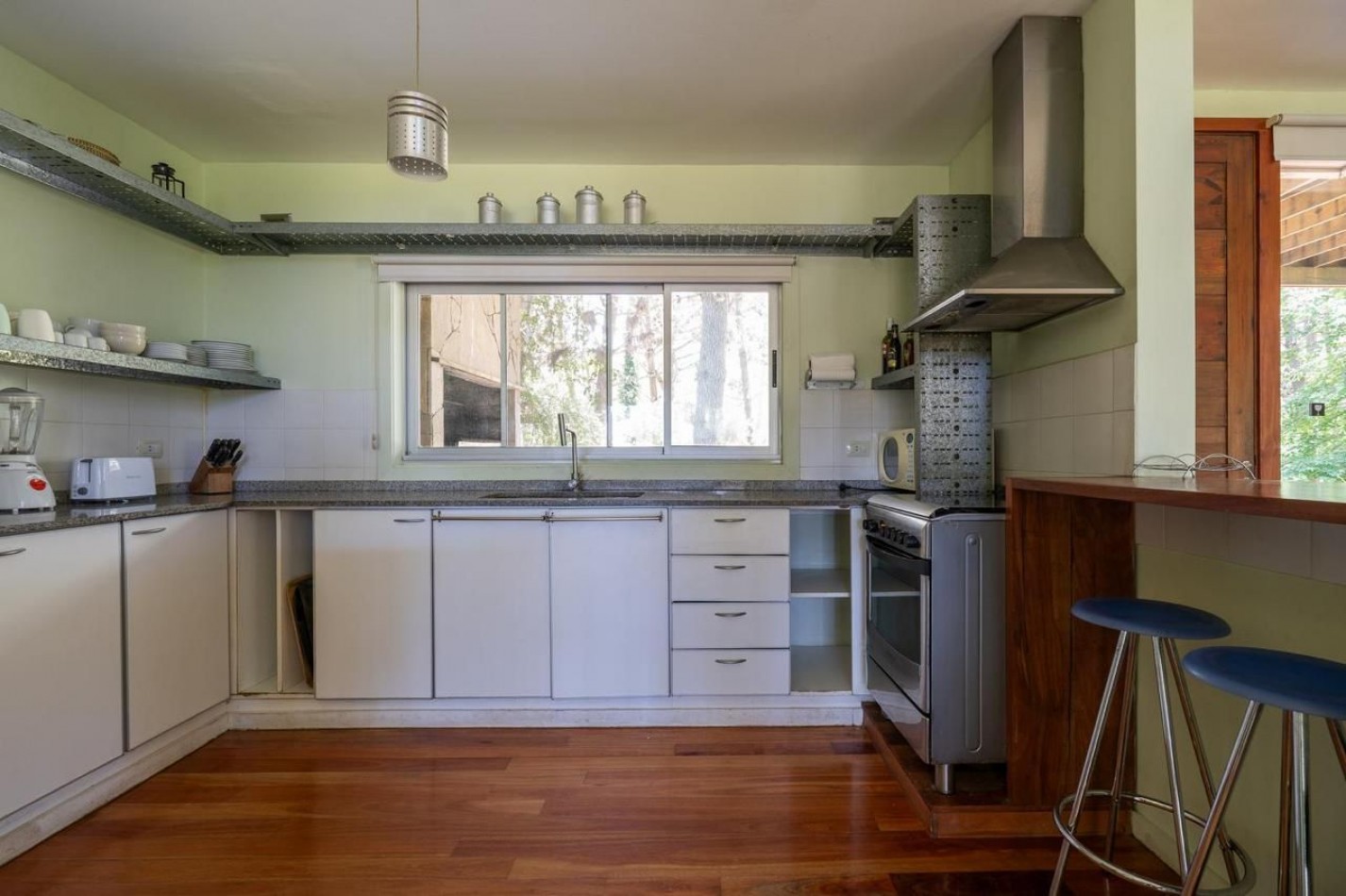 CASA EN DOBLE TERRENO EN VENTA EN LA HERRADURA - PINAMAR