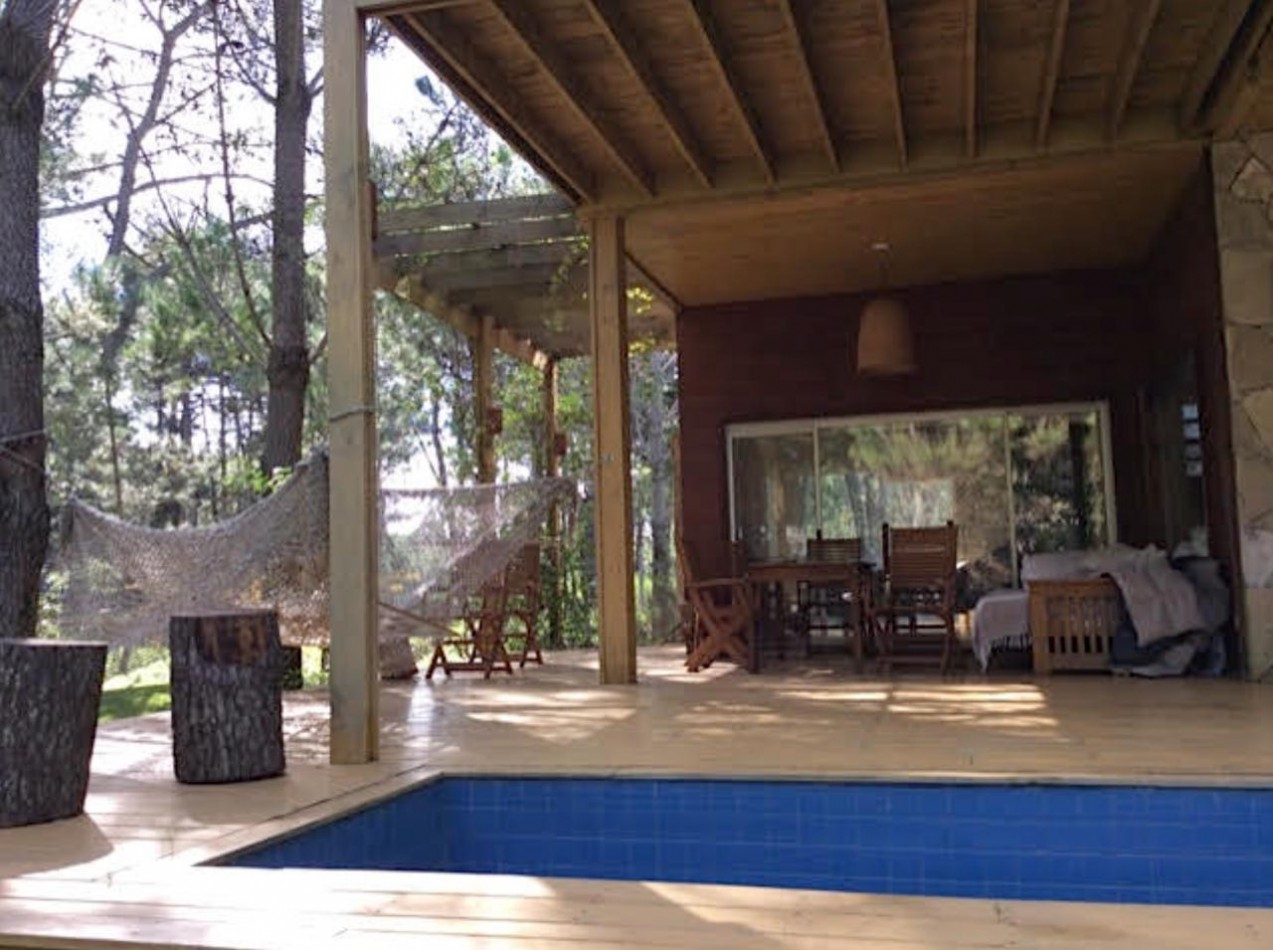 CASA EN DOBLE TERRENO EN VENTA EN LA HERRADURA - PINAMAR