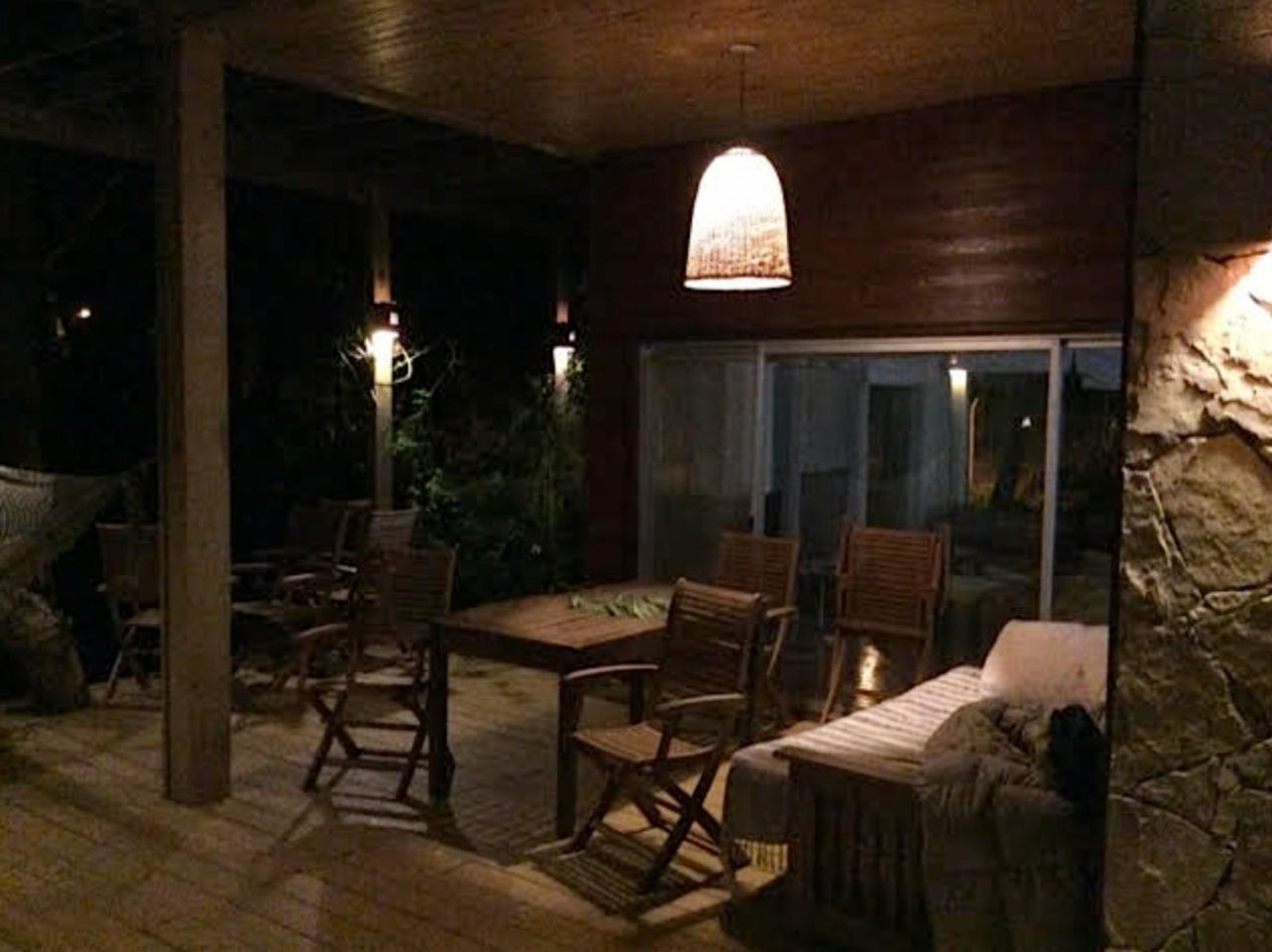 CASA EN DOBLE TERRENO EN VENTA EN LA HERRADURA - PINAMAR