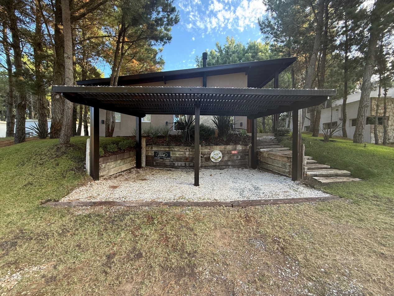 CASA EN VENTA EN COSTA ESMERALDA