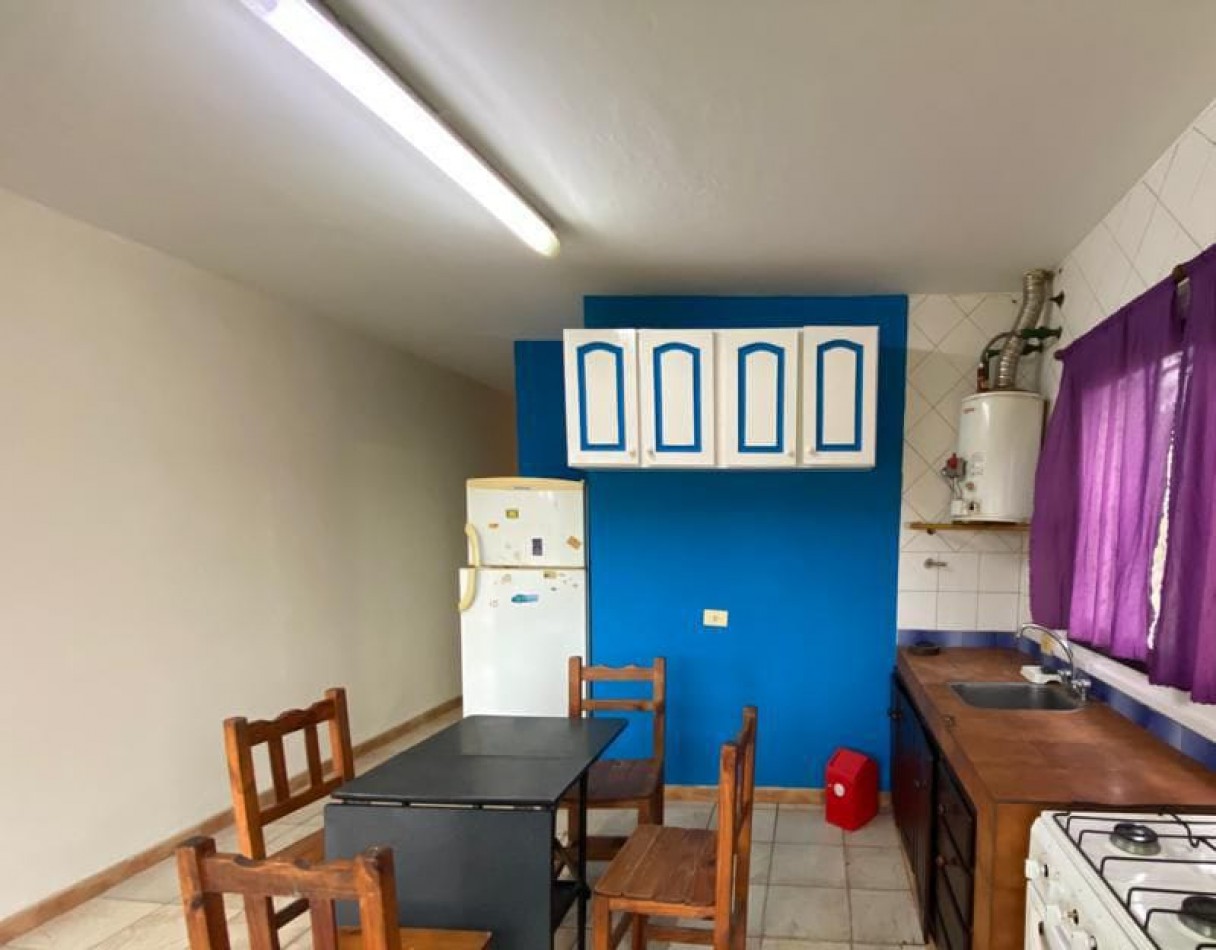 Casa con amplio parque en ostende ,divida en 3 departamentos.