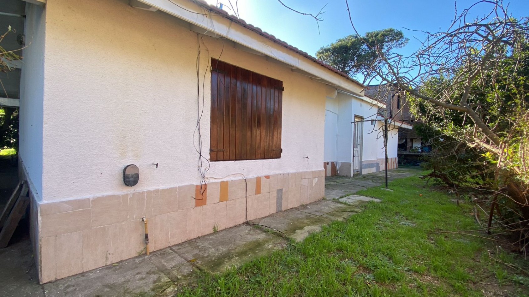 Chalet sobre lote MULTIFAMILIAR EN AVENIDA INTERMEDANOS PINAMAR