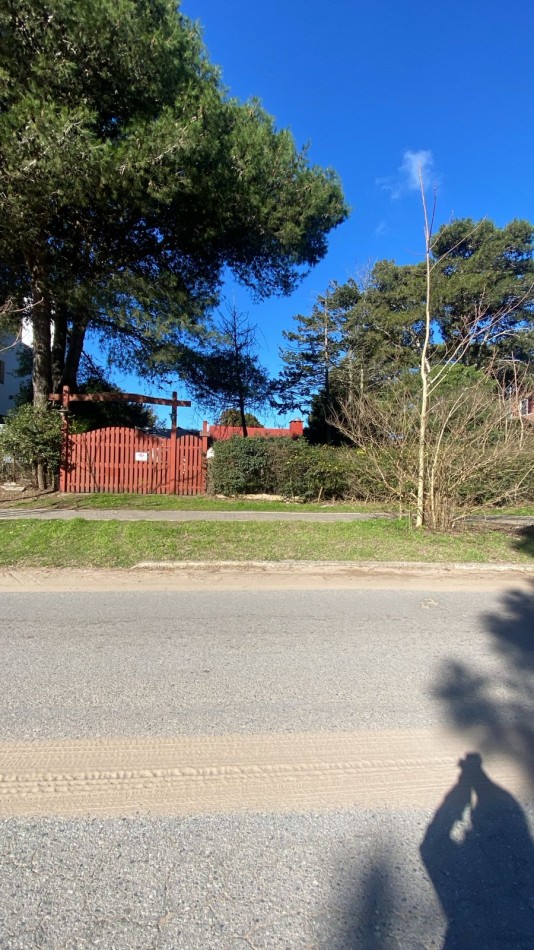 Chalet sobre lote MULTIFAMILIAR EN AVENIDA INTERMEDANOS PINAMAR