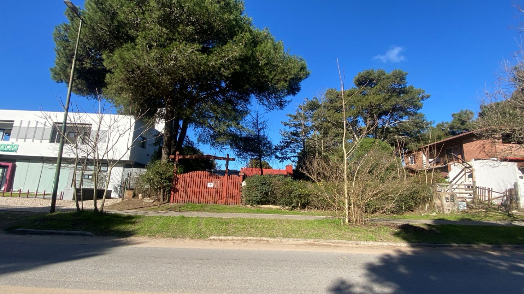 Chalet sobre lote MULTIFAMILIAR EN AVENIDA INTERMEDANOS PINAMAR