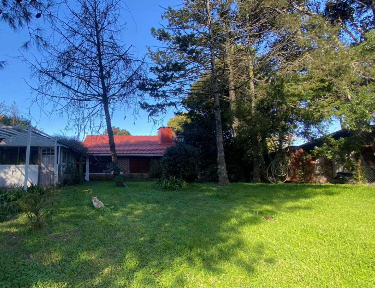 Chalet sobre lote MULTIFAMILIAR EN AVENIDA INTERMEDANOS PINAMAR