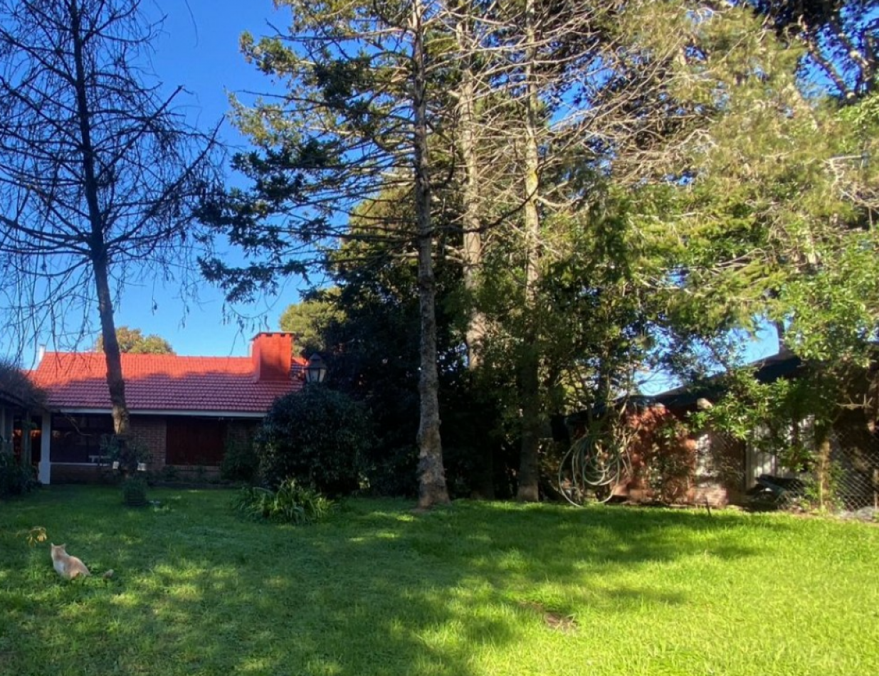 Chalet sobre lote MULTIFAMILIAR EN AVENIDA INTERMEDANOS PINAMAR