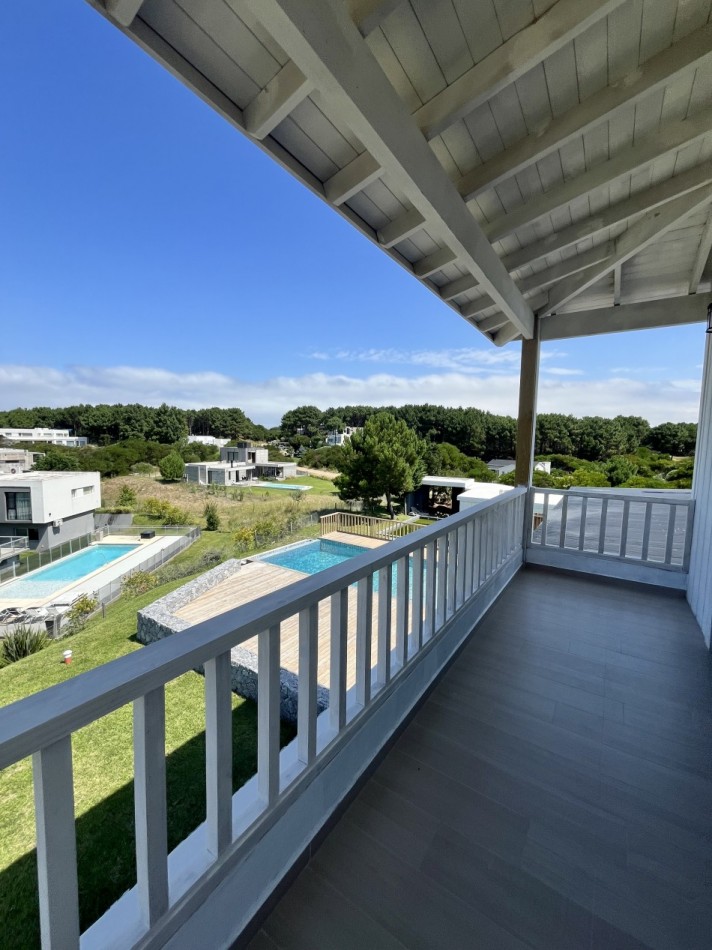 CASA EN VENTA EN COSTA ESMERALDA