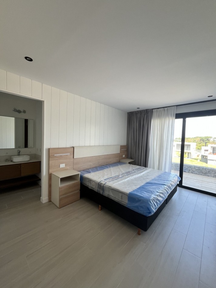 CASA EN VENTA EN COSTA ESMERALDA