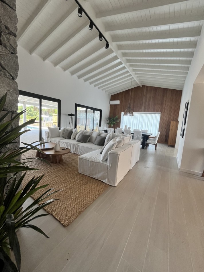 CASA EN VENTA EN COSTA ESMERALDA
