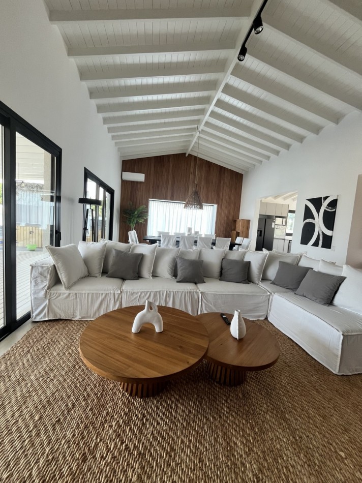 CASA EN VENTA EN COSTA ESMERALDA